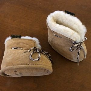 Old Friend sheepskin booties size small 1-6 months